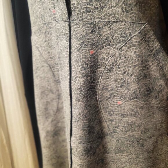 SKUNKFUNK Colorblock Black Upper/Gray w/Black Design Body Zip Front Dress - Sz 4 - Picture 8 of 15